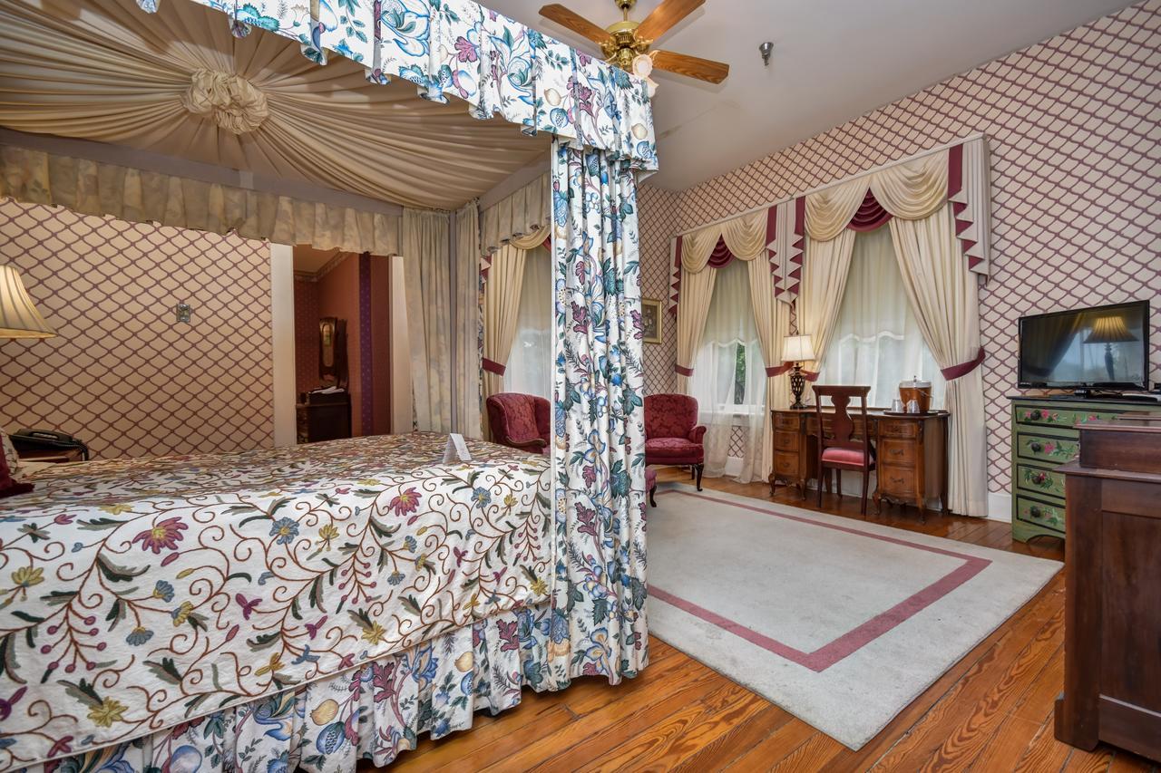 The Mansion At Elfindale Bed & Breakfast Springfield Room photo