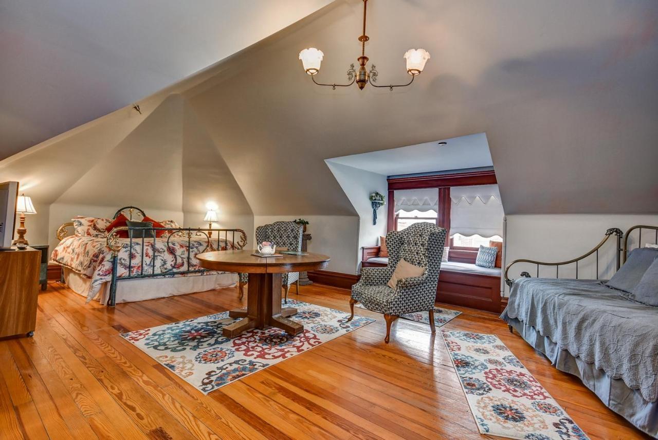 The Mansion At Elfindale Bed & Breakfast Springfield Room photo
